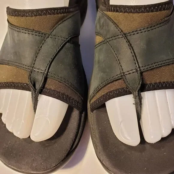 Clarks Springers Leather Flip Flops Sandals sz 7M - Picture 2 of 8